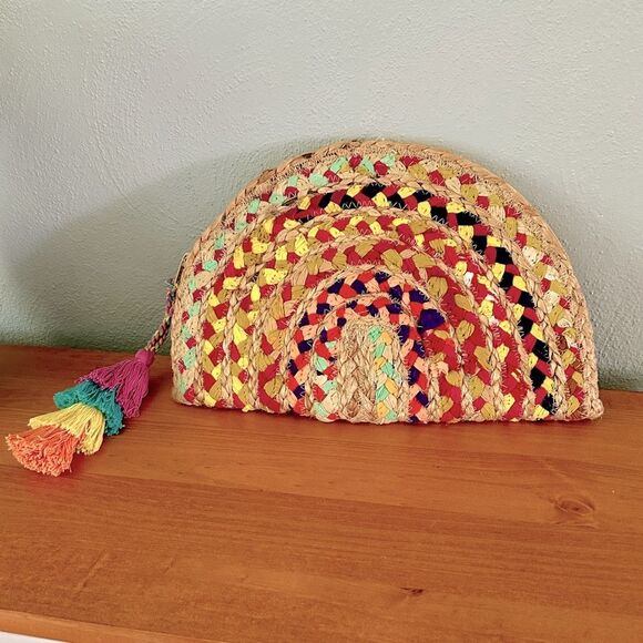 Shiraleah Chicago Jute Clutch Can we taco bout this cute taco shape zipper purse - Picture 1 of 6